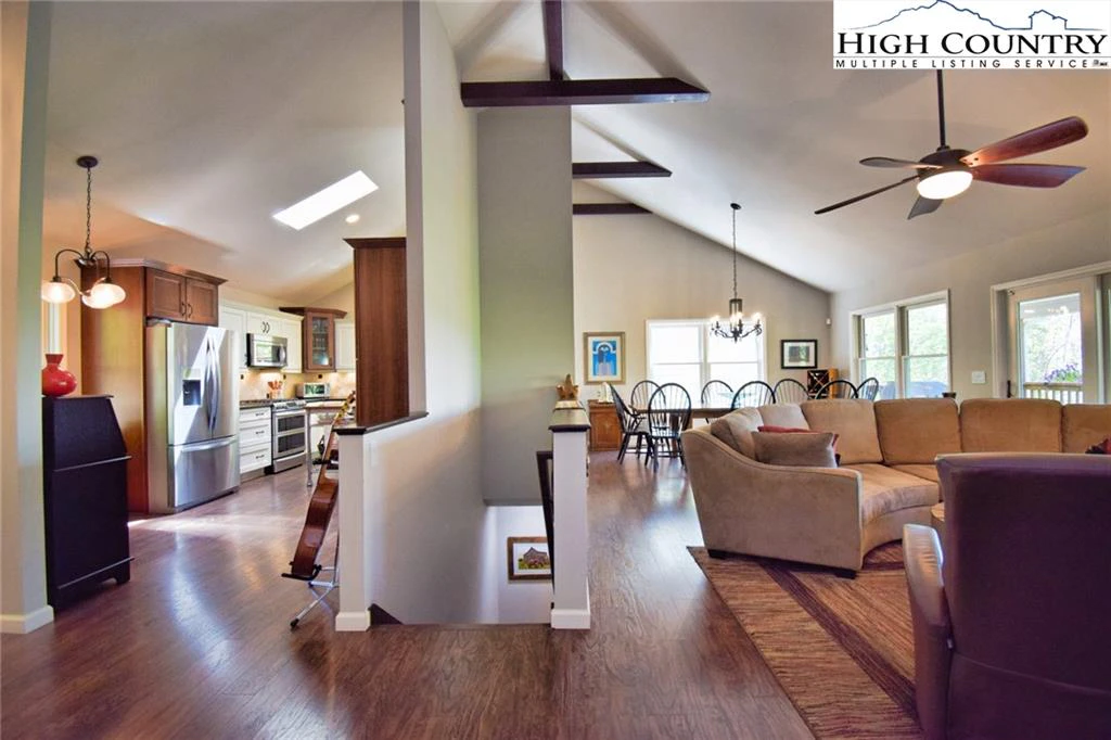 Image number 20 for the current listing