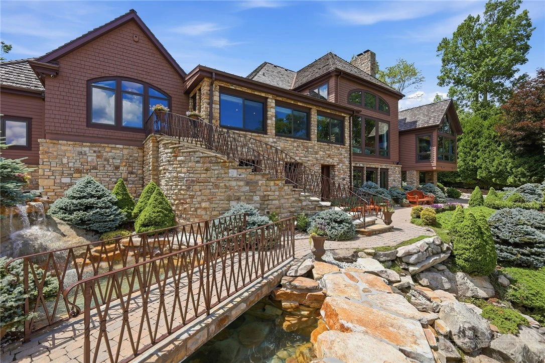 Image number 8 for the current listing