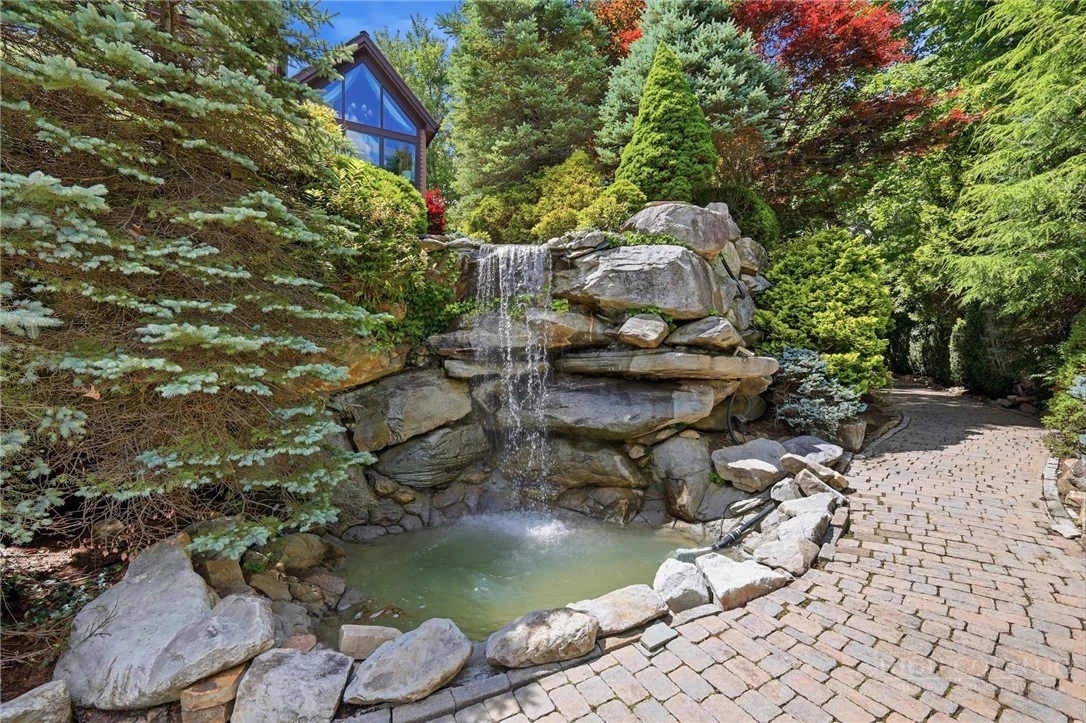 Image number 9 for the current listing