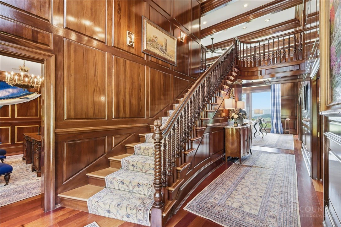 Image number 11 for the current listing