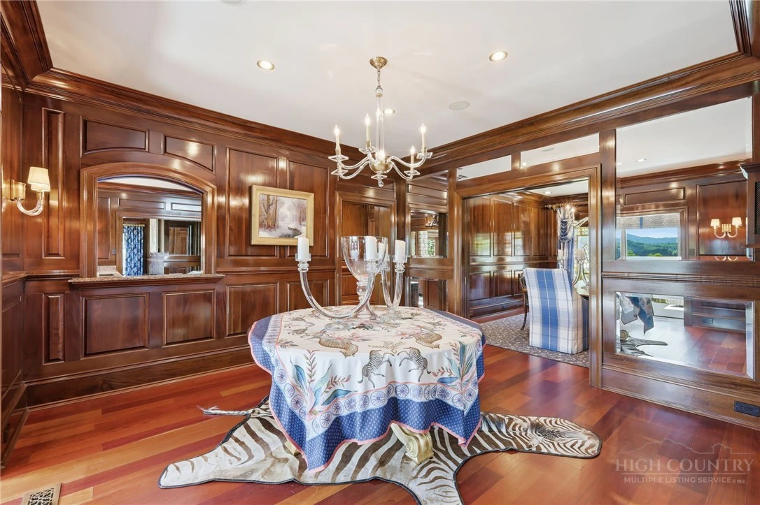 Image number 16 for the current listing