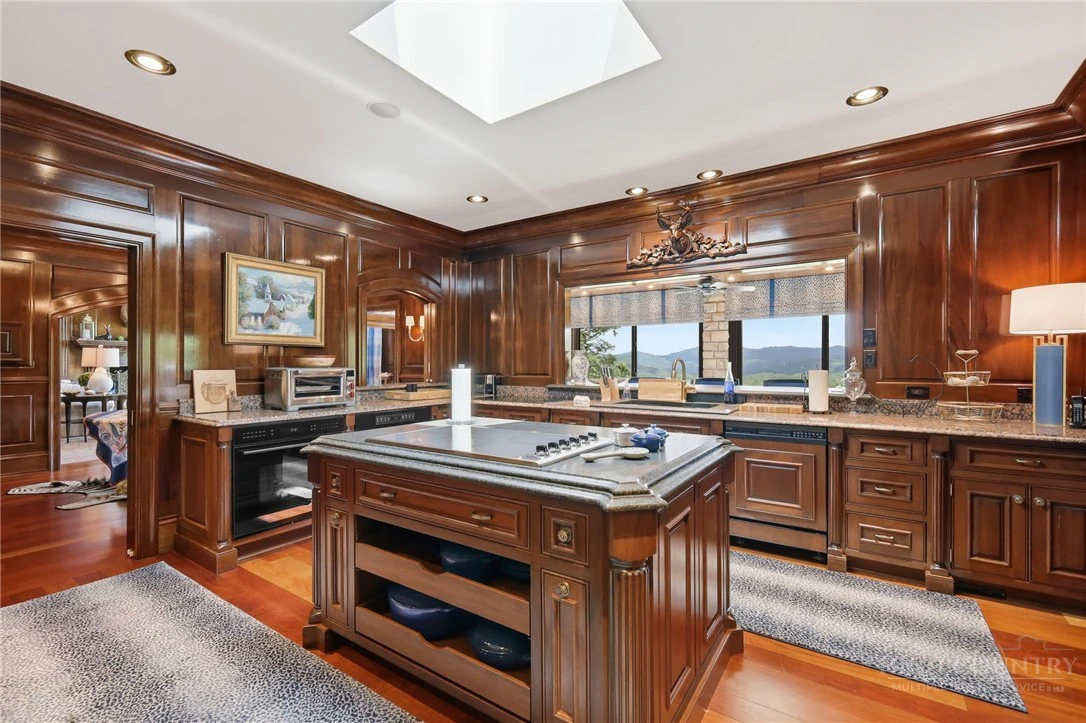 Image number 18 for the current listing