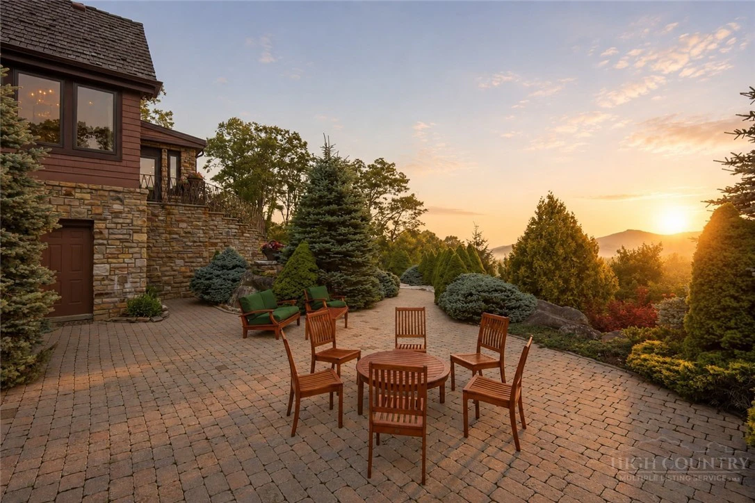 Image number 3 for the current listing