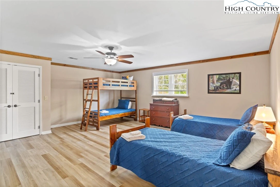 Image number 6 for the current listing