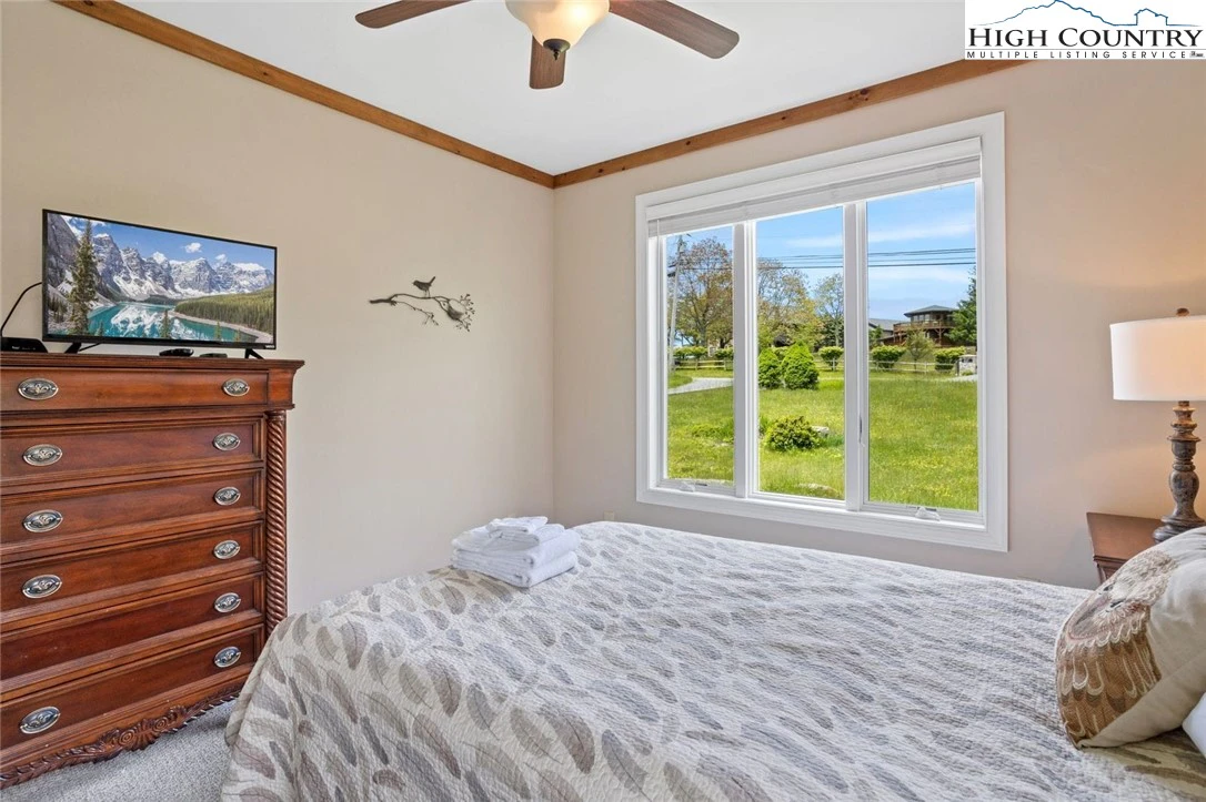 Image number 12 for the current listing