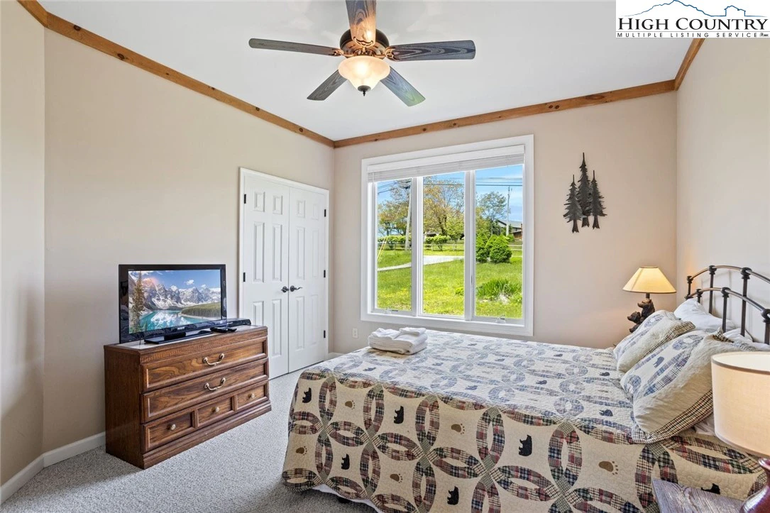 Image number 14 for the current listing