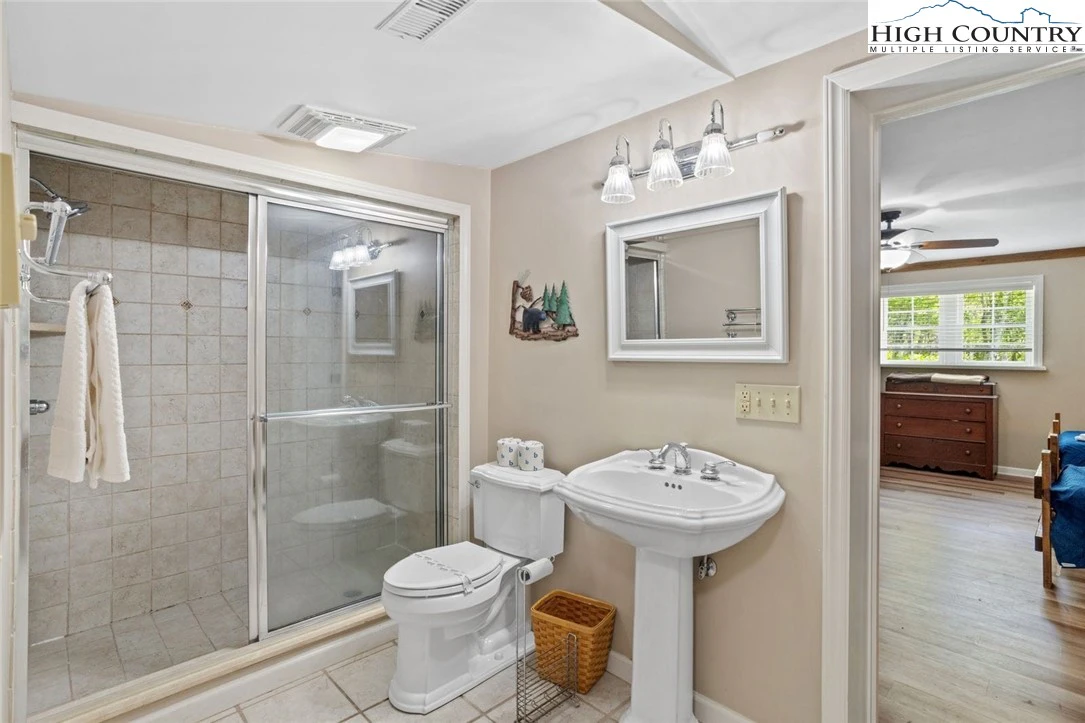 Image number 7 for the current listing