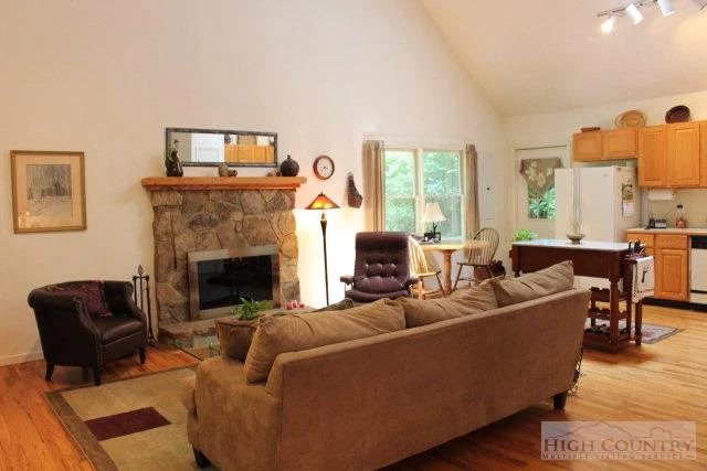Image number 3 for the current listing