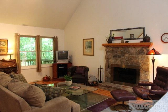 Image number 7 for the current listing
