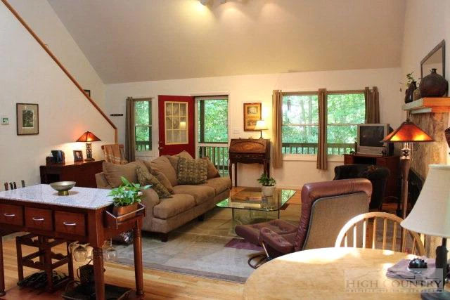 Image number 8 for the current listing
