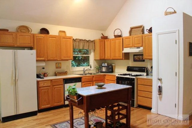 Image number 9 for the current listing