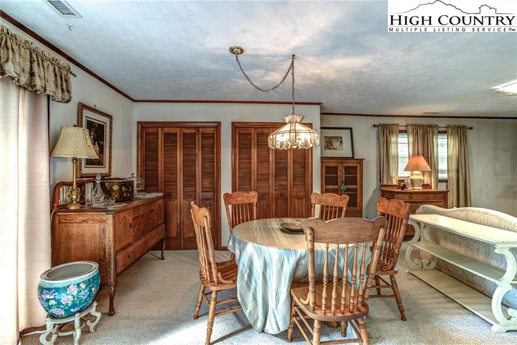 Image number 23 for the current listing