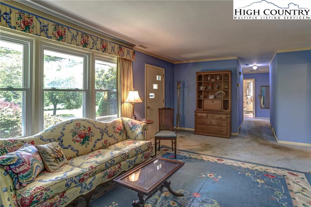 Image number 3 for the current listing