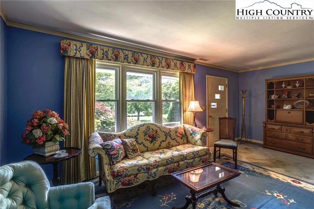 Image number 4 for the current listing
