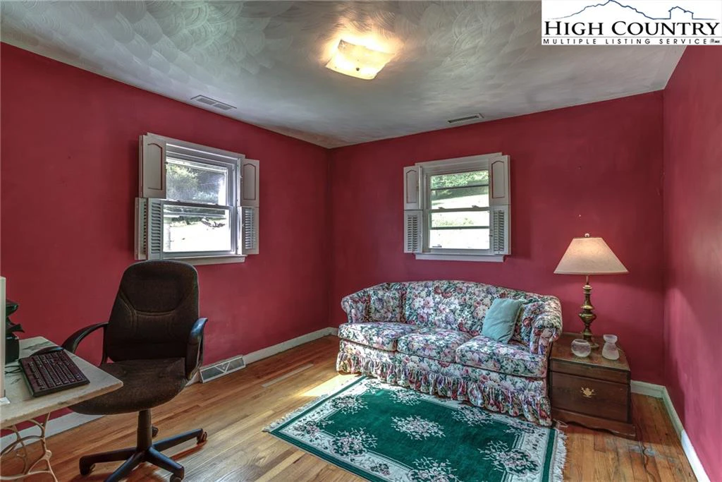 Image number 8 for the current listing