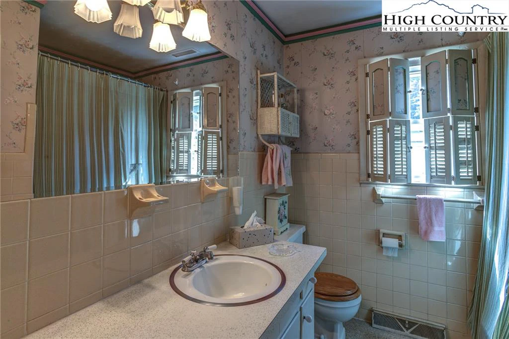 Image number 10 for the current listing