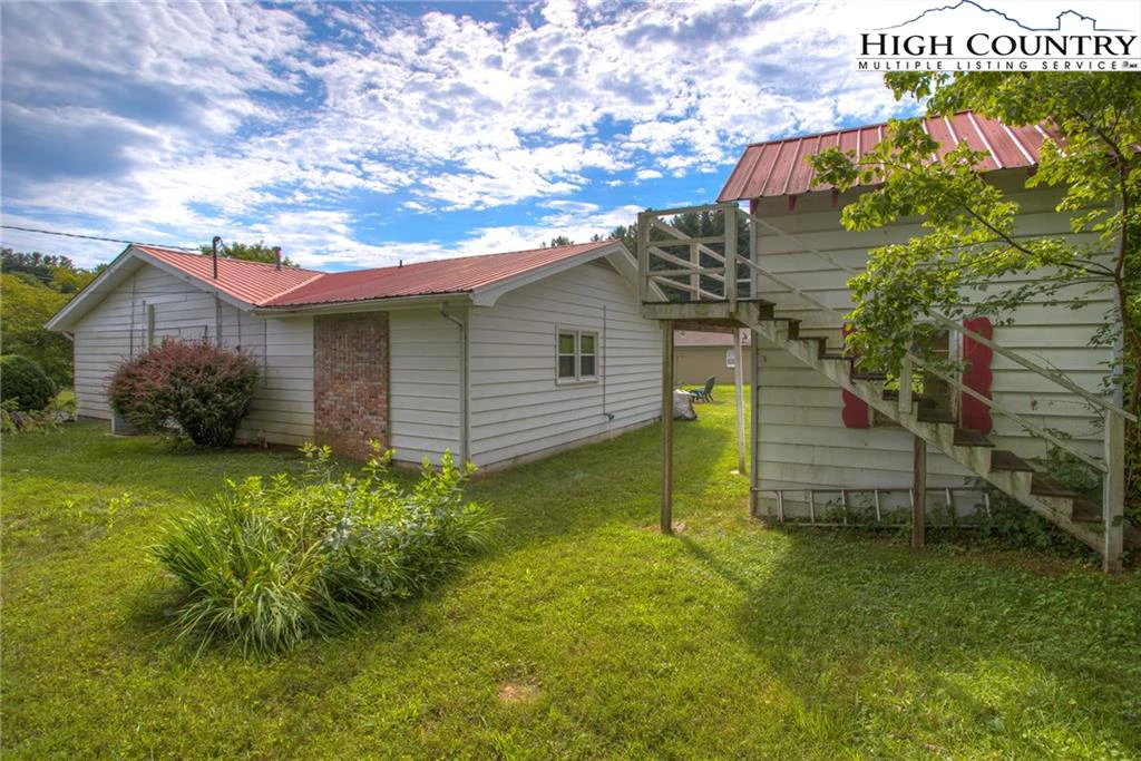 Image number 15 for the current listing