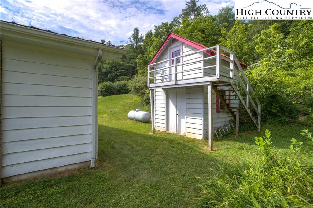 Image number 16 for the current listing