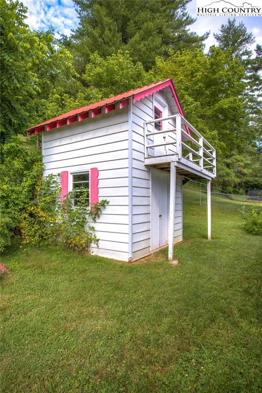 Image number 17 for the current listing