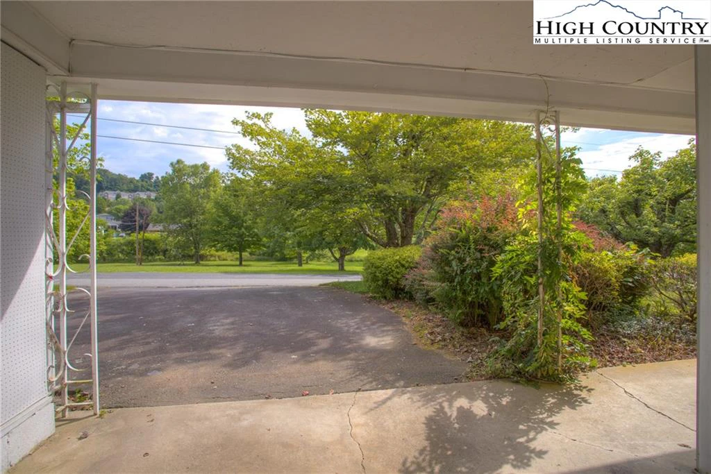 Image number 20 for the current listing