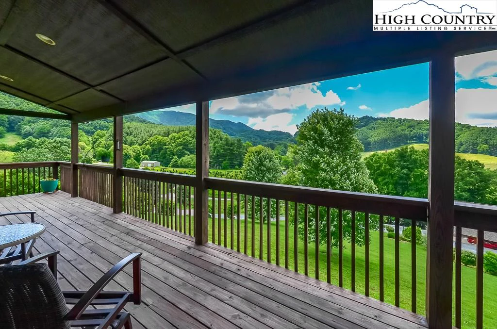 Image number 17 for the current listing