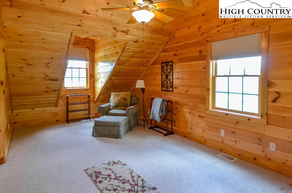 Image number 9 for the current listing