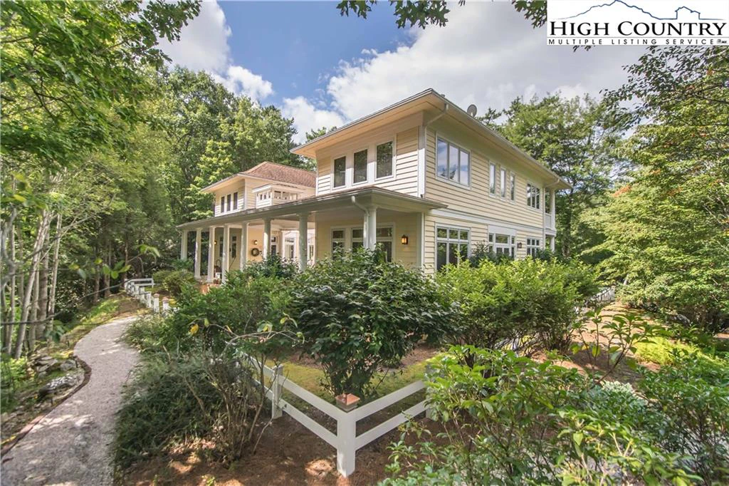 Image number 1 for the current listing