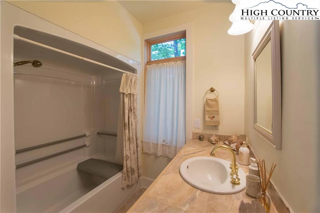 Image number 5 for the current listing