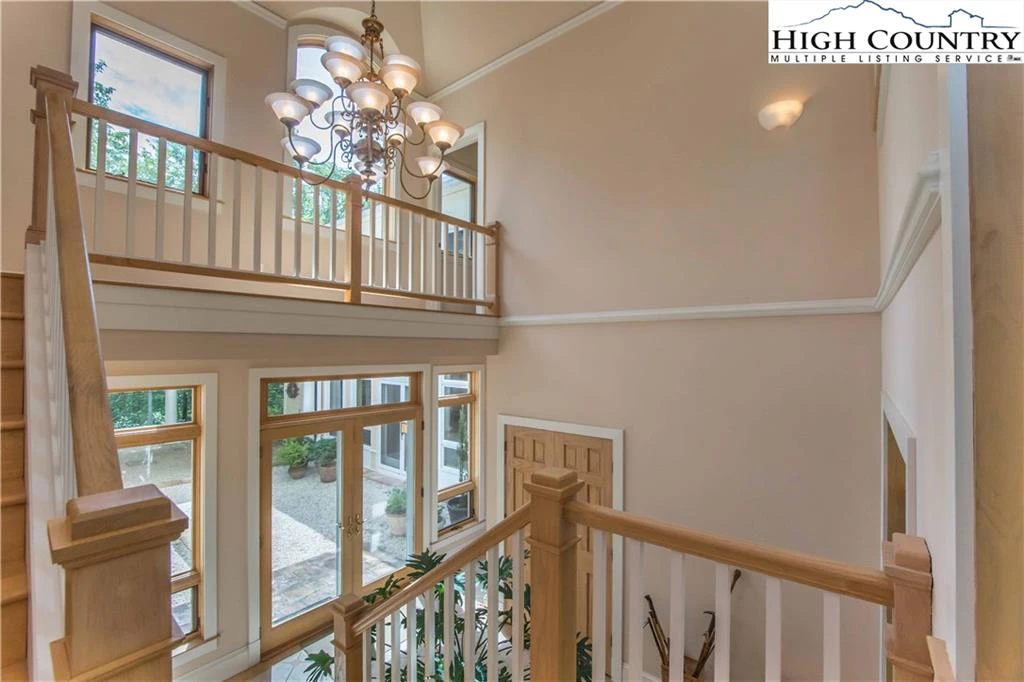 Image number 6 for the current listing