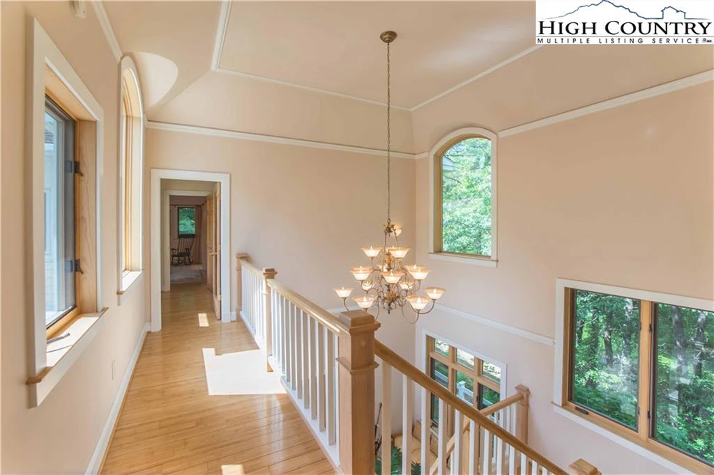 Image number 7 for the current listing