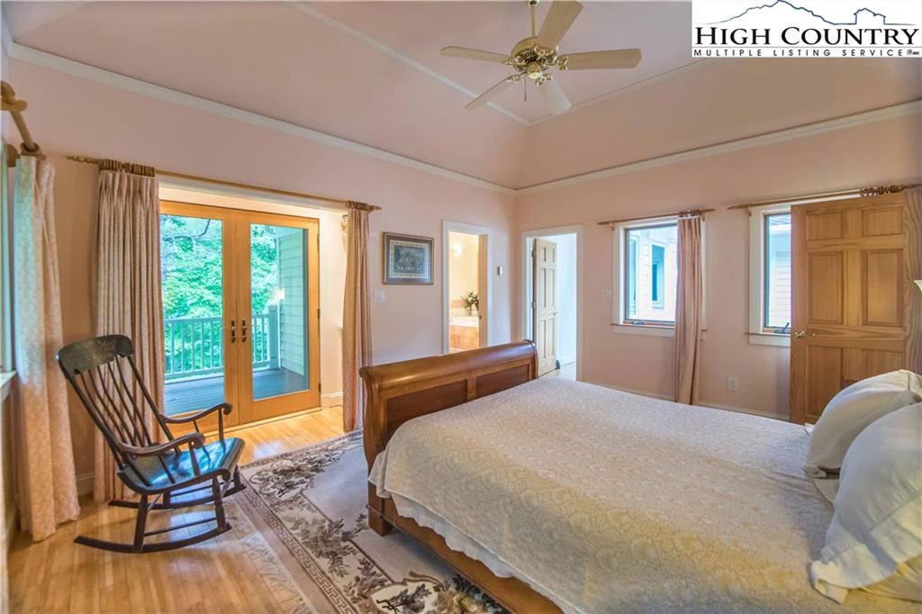 Image number 9 for the current listing