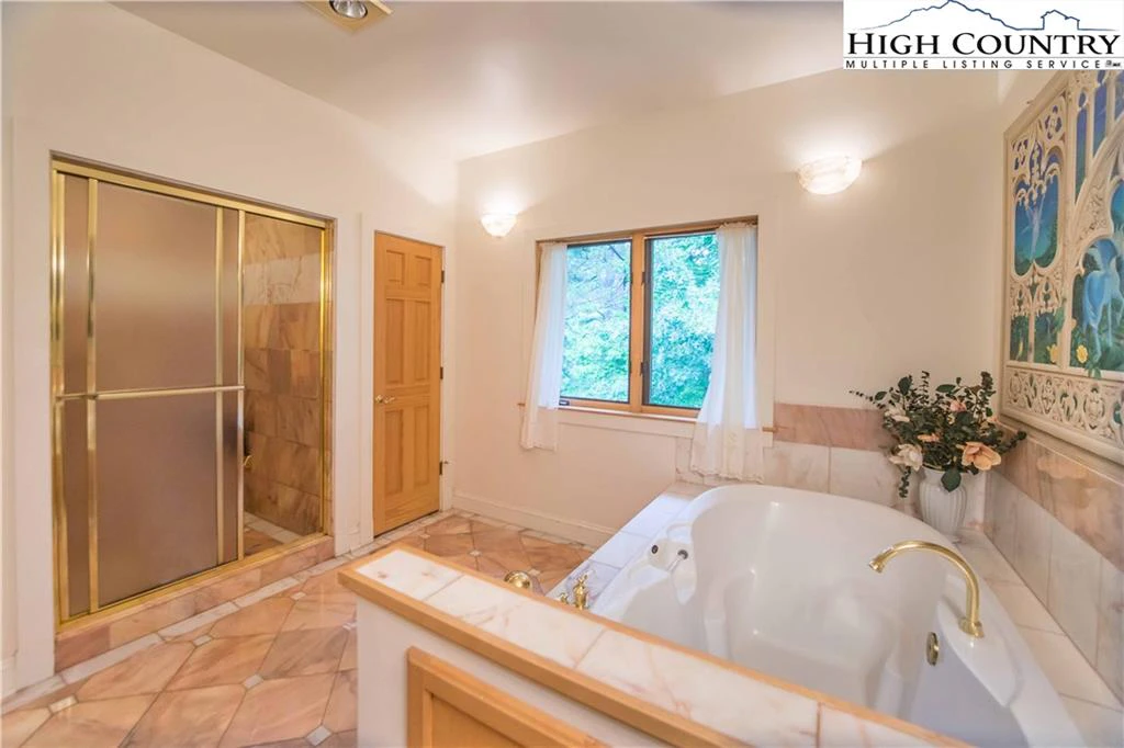 Image number 2 for the current listing