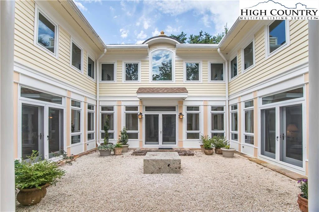 Image number 19 for the current listing