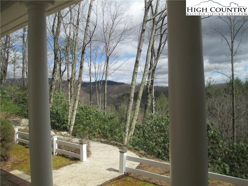 Image number 28 for the current listing