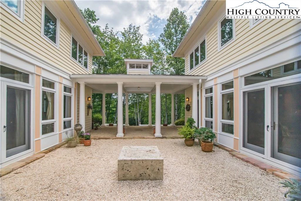 Image number 20 for the current listing