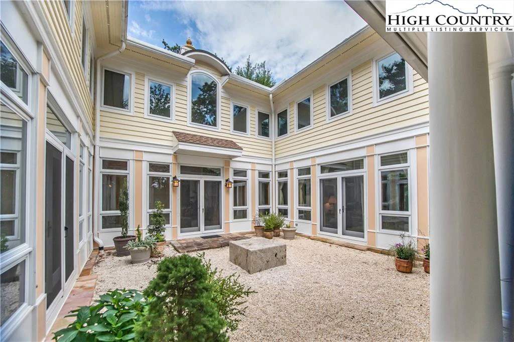 Image number 21 for the current listing