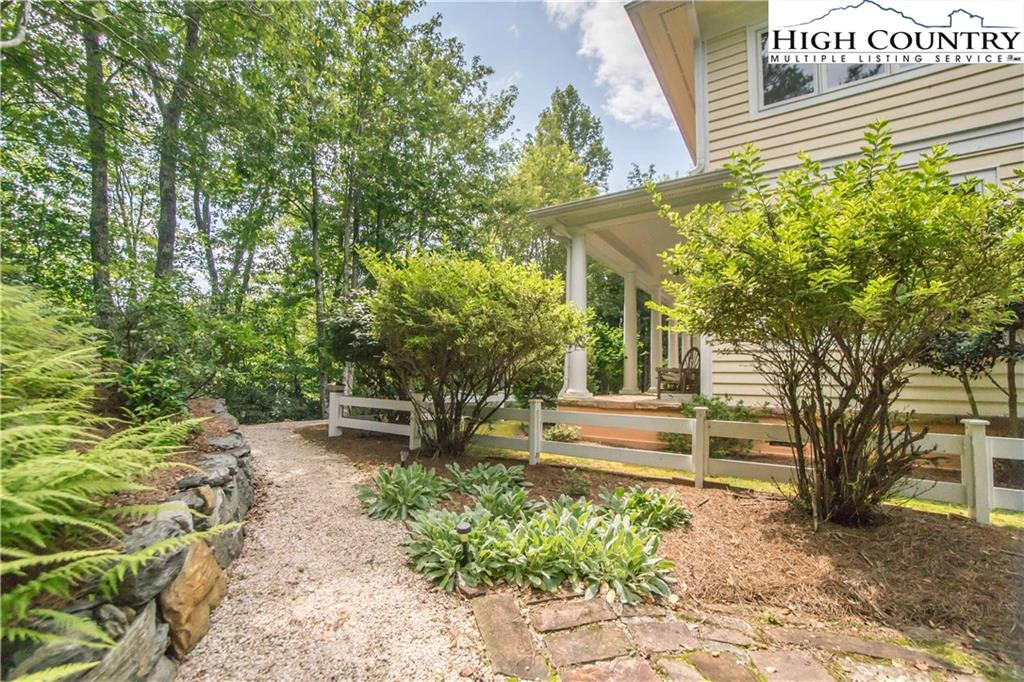 Image number 23 for the current listing