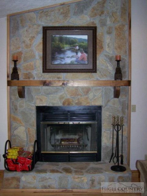 Image number 9 for the current listing