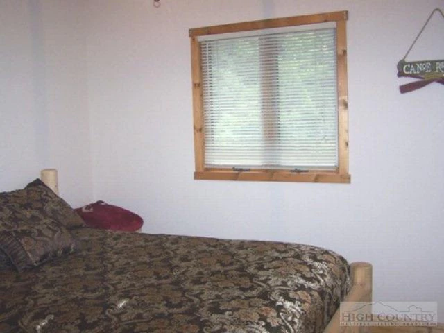 Image number 21 for the current listing