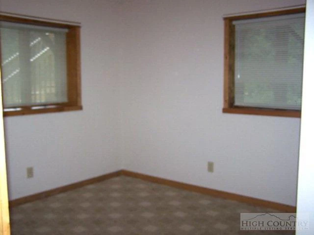 Image number 18 for the current listing