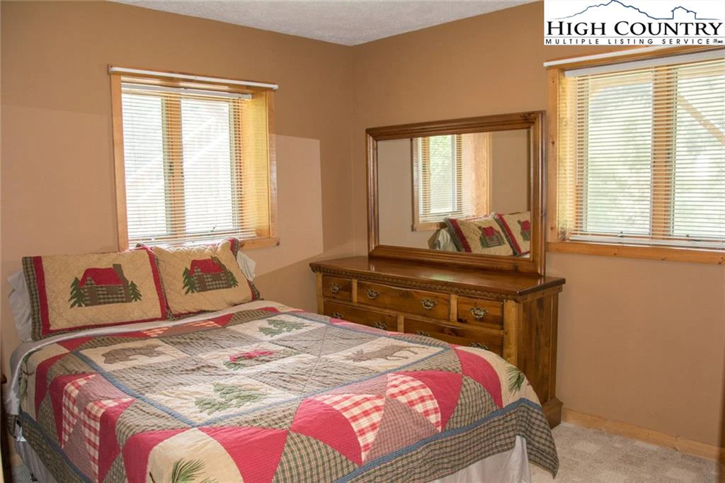 Image number 3 for the current listing