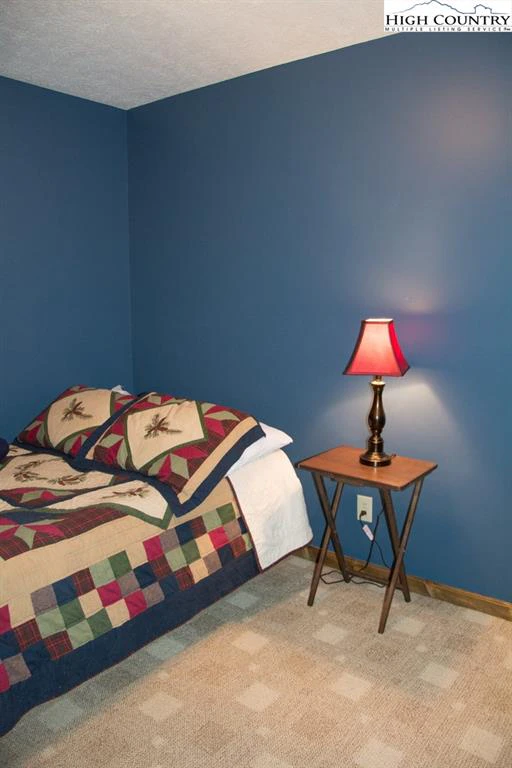 Image number 4 for the current listing