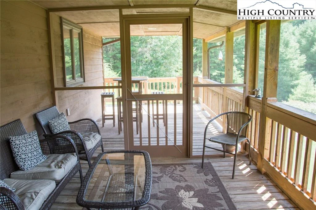Image number 9 for the current listing