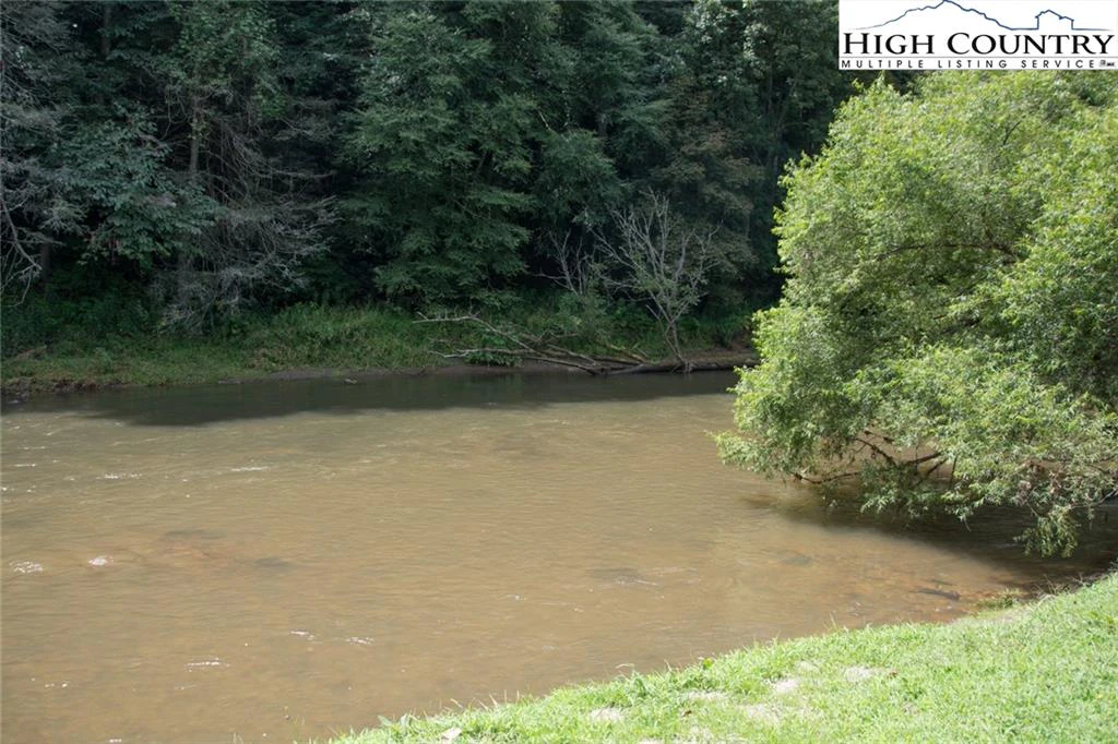 Image number 19 for the current listing