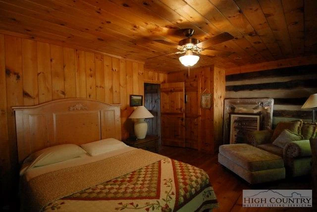 Image number 13 for the current listing