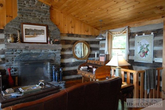 Image number 7 for the current listing