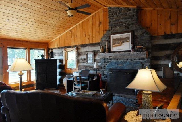 Image number 8 for the current listing