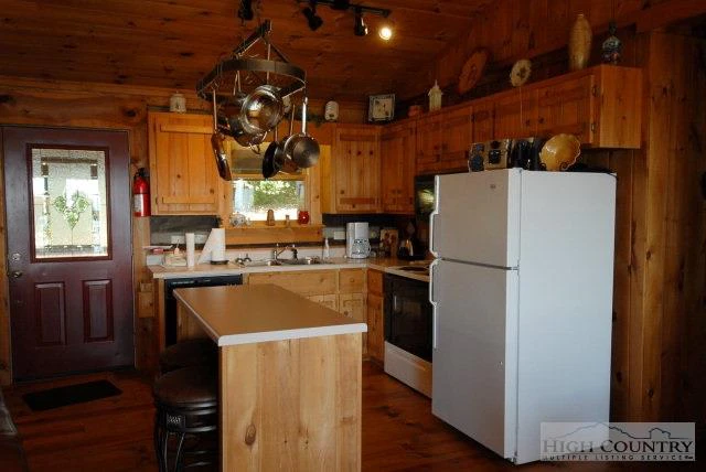 Image number 9 for the current listing