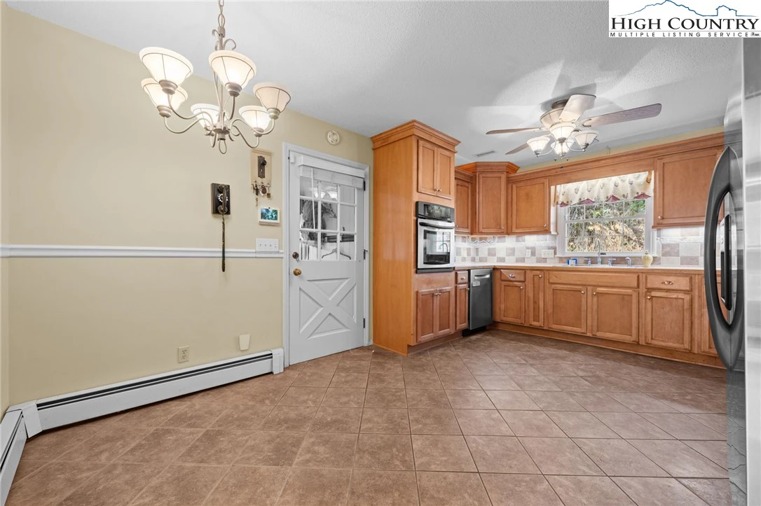 Image number 4 for the current listing
