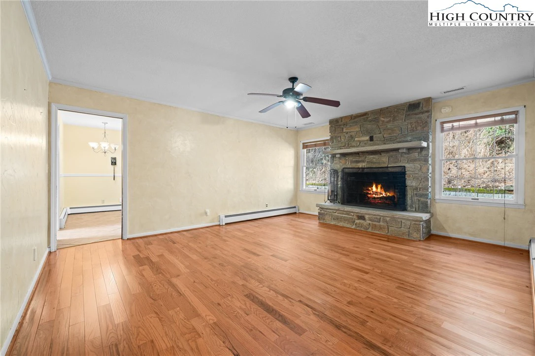 Image number 5 for the current listing